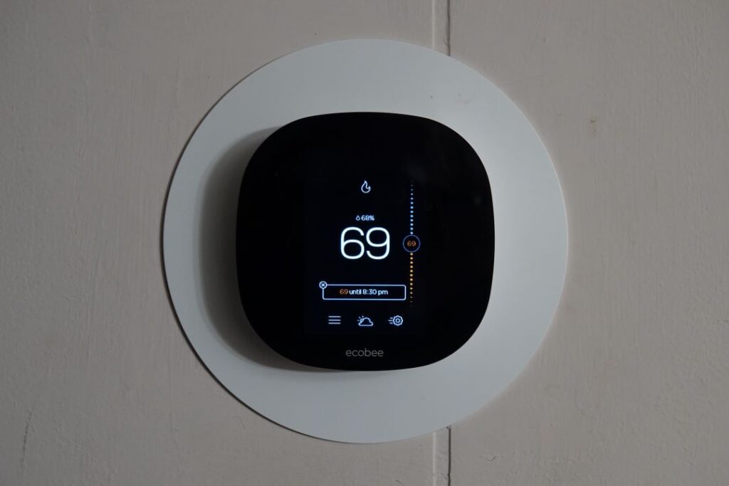 Smart Thermostat for energy conservation